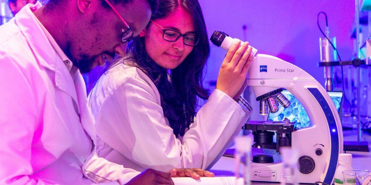 BSc in Epidemiology and BiostatisticsOnline Students in a Lab session