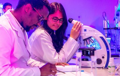 BSc in Epidemiology and BiostatisticsOnline Students in a Lab session
